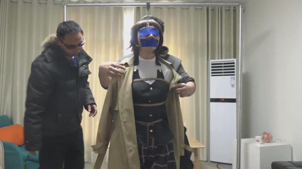 逍遥定拍作品《女神异闻录5之学生会会长的陨落无水印版合集》，祝大家中秋快乐！ 秀尽的学生最近经常被黑社会勒索钱财，秀尽的学生会会长新岛真仗着自己的姐姐是检察官，觉得没人敢动她，就直接找<br>到黑社会的人要求和他们老大金城润矢谈判，可她毕竟还是太天真了，不知道她这样的女大学生直接去找黑社会意味着被<br>卖给土豪当玩具......<br><br>首选下载：视频库【支持直接在线观看，在视频下方直接按清晰度下载，画质和微云下载一样，永不失效，非常推荐】<br><br>备选下载：已经放弃百云改用微云链接，画质和视频库相同，只作为备份使用，并不推荐 解压密码：<span style='color:#b0b0b0;'>[隐藏文字，购买后可见]</span>