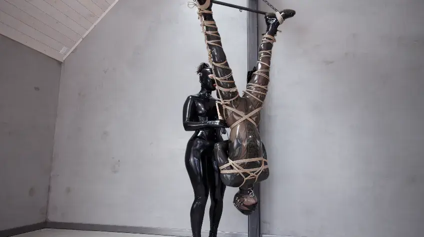 Damage Doll reflectivedesire-Damage Doll-Cam Damage、Kiss Me Deadly Doll<br>堵嘴、绳索、绳缚、打屁股、乳胶、BDSM、紧身连衣裤、头罩、束缚、吊缚、捆绑、调教