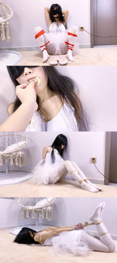 【嗷大喵】-《芭蕾劫》本月福利片-客户定拍-芭蕾舞蹈服+丝带捆绑+杨具口塞+脑后反绑+M开腿+遥控td+放置挣扎+肉丝背后捆+并腿捆+丝袜塞嘴+放置挣扎+驷马放置+抚摸等等 【嗷大喵】-《芭蕾劫》-客户定拍-芭蕾舞蹈服 丝带捆绑 杨具口塞 脑后反绑 M开腿 遥控td 放置挣扎 肉丝背后捆 并腿捆 丝袜塞嘴 放置挣扎 驷马放置 抚摸等等<br>解压密码：aodamiao，双重密码均是这个！<br>个别用户压缩包无法解压请下载：360压缩 软件进行解压，因为我是用360压缩软件进行生成的压缩包，此软件百分百解压！<br>出镜：路崽子<br>公告：Q：3163282696定拍咨询，接知名动漫游戏cos定拍，（支持4k画质定拍，版权买断，独享，小剧情定拍等）长期招募女绳模，不接伪娘谢谢！无事勿加加了也不会通过，加好友备注来意！定拍只接绳艺捆绑＋轻调教，不接大尺度，违规露点露出，色情内容，致息，金属，重口一类的！<br>有兴趣的朋友也可以提供服装以便于视频拍摄<br>