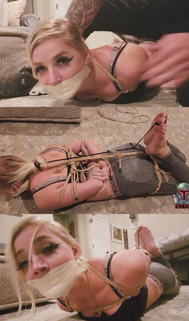 Hogtied Escape Challenge - Phoenix 漂亮年轻的金发女郎 Phoenix 来找我，似乎什么都愿意做。为了让她适应，我不得不把她捆起来，嘴里还塞着。她称这是一次巨大的拥抱，我经常听到这种说法 - 但戴上发带只会让情况变得更糟。你看，我总是要加上这些。她被紧紧地捆住，美丽的眼睛盯着封住她脸下半部分的一层层包裹的微泡沫，她开始尝试逃跑！Gorgeous young blonde Phoenix visited me and seemed to be down for about anything. To break her in, I had to get her into a nice, ropey hogtie, with a well gagged pretty face. She called it a giant hug, as I do hear often - but this only gets worse with a hair tie. I’ve ALWAYS got to add those, you see. Tightly trussed up with her beautiful eyes staring over layers of wrapped micro foam sealing the lower half of her face, her escape attempt begins!