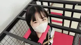 【中二病】北北被关进笼子啦，日式后手戴着脚镣的北北不甘不愿的被关进了笼子里。只有一个头部被锁在笼子上方。从缝隙里伸进去两根痒痒挠挑逗下。 北北被关进笼子啦，日式后手戴着脚镣的北北不甘不愿的被关进了笼子里。只有一个头部被锁在笼子上方。从缝隙里伸进去两根痒痒挠挑逗下。<br>1.关于解压：解压之后是一个后缀名.m的文件，改成.mp4即可正常播放，但是一定要先下载，然后使用其他管理软件解压，不要使用百度云APP解压，否则会被百度云封掉。<br>2.定拍，约拍，模特应聘，请加Q3769321898 。海外用户请联系邮箱：3769321898@qq.com<br>3.关于盗版这块，确实盗版价格低很多，所以也不奢求大家总是能支持，只希望能在力所能及的时候支持一下。毕竟开发新的模特，让模特妹妹愿意接受更多玩法都是需要经济上的支撑，感谢支持。<br>解压密码：zeb