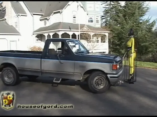 Anastasia Trapped and Trucked Anastasia Pierce Truck Cage 这是唯一的旅行方式，至少从司机的角度来看是这样。我想我们应该问一下笼子里的兜帽装饰品，但是，一个被囚禁的束缚女士在这件事上几乎没有发言权。