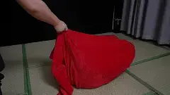 象人定拍-嗷嗷-一种很新的包裹方式！渔网，棉被，麻袋 用洗衣袋把嗷嗷装进去，再上一层，加上渔网<br>再捆绑固定一下形状，用麻袋装起来后，裹上棉被！<br>——————————————————————————————————————————————<br>因为百度云经常和谐，所以尝试双层解压，<br>解压密码：xiangren123 第一次解压文件后缀改为zip，<br>原密码再次解压以后，把后缀改成mp4 即可观看<br>切勿在百度云中直接观看，容易被和谐!!!!!<br>线上定拍线下约拍。<br>QQ：192370054（注明来意）