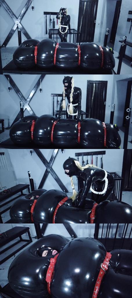 [W’sH]——女同——泡泡乳胶睡袋里呻吟哭泣的小女奴 女同——泡泡乳胶睡袋里呻吟哭泣的小女奴<br><br>注：<br>W’sH 工作室<br>专注于zentai、紧身衣、spandex、丝滑光泽衣物、乳胶、睡袋、捆绑、锁链……等一系列恋物拍摄。<br>清一色欧美模特，高颜值，好身材。<br>单女、女女、三女应有尽有，各种玩法层出不穷。<br>拍摄手法极具艺术性，作品极具收藏价值。<br><br>重要通知：<br>俄罗斯那边嫌我在这里搞的太便宜了，今年要求我必须按照C4S的官方价格来定价。<br>不过每部新作品，我会悄咪咪操作一下给大家整上折扣，大家有看好的视频就抓紧冲哈。