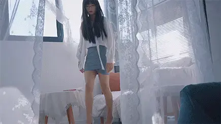 【丝米】《沦为狗奴的小叶》OL娇美男娘小叶，取外卖却遭遇入室捂晕！吊绑、马具口球羞辱！口水不止…下面被反复寸止蹂躏，驷马无情折磨，要沦为狗奴了哦，小叶却满眼的期待…… 剧情简介：<br>OL娇美男娘小叶，女装取个外卖，门没关紧，被小哥入室，遭遇捂晕捆绑，下面被小哥塞上跳弹玩弄，开关一开，小叶就妖娆地扭动起肉丝美腿，身子酥软，下面竟然慢慢硬了，呜呜娇喘……<br>原来，小叶是个敏感的男娘m，那不得肆意玩玩，被小哥拿捏后，小哥忽快忽慢地切换跳弹开关，一时打开，一时关闭，惹得小叶娇喘不停，在[X_X]爆棚和欲求不满之间来回跳跃，下面硬得不行，差点就要…却被…好难受…啊…<br>吊起来玩，小叶被戴上马具口球羞辱，嘴巴控制不住流口水，一副可怜兮兮又诱人折磨的模样。<br>驷马捆绑，身体被无情玩弄着，接下来就要沦为狗奴了，小叶的眼神里却满是期待，声音也变得越来越迷人……<br>————————————————————————————————————<br>定拍服务QQ号：984353792<br>—————————————————————————————————————<br>解压密码：simi<br>压缩文件后，改后缀为MP4