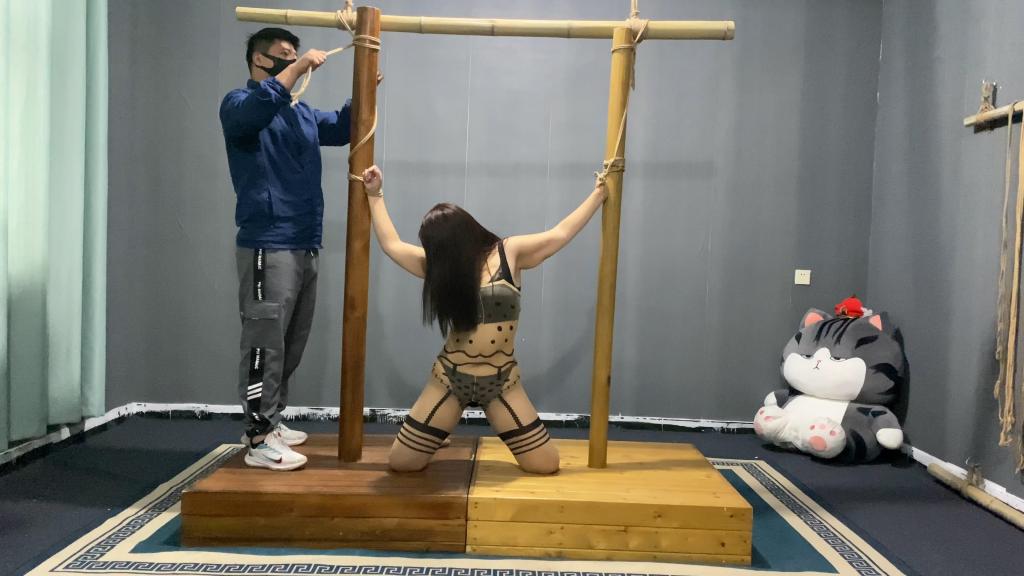 【左耳轻调】顶嘴，出去发骚，惹主人生气的下场，被主人暴力惩罚调教，罚跪，耳光，炮击强制高chao，暴力鞭打，踩踏， 【左耳轻调】顶嘴，出去发骚，惹主人生气的下场，被主人暴力惩罚调教，罚跪，耳光，炮击强制高chao，暴力鞭打，踩踏，解压密码sg456 面向全国爱好者开放，本店提供绳艺捆绑模特服<br>务，体验女绳师捆绑服务，体验长时间囚禁服务，绳艺教学培训，绳艺交流会，场地出租，专业麻绳销售，原创视频套图销售，作品私人订制，模特原味丝袜出售等，另外本店招募同好合作伙伴。微信：shangui7988(山鬼）qq:2223198915<br>