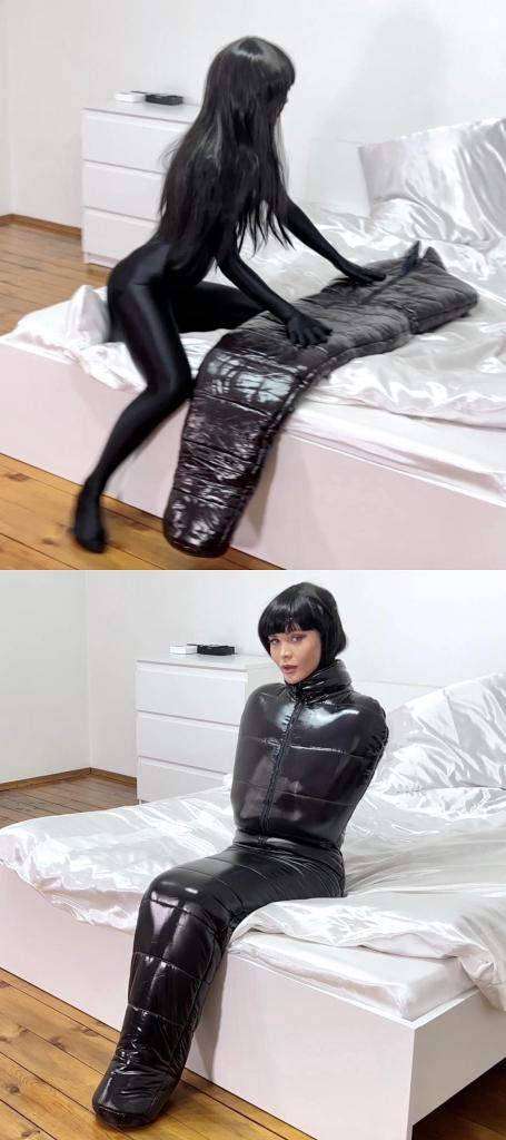 [W’sH]——Steffi——黑色光泽zentai——把自己塞进睡袋里然后快乐蠕动 Steffi——黑色光泽zentai——把自己塞进睡袋里然后快乐蠕动<br><br>注：<br>W’sH 工作室<br>专注于zentai、紧身衣、spandex、丝滑光泽衣物、乳胶、睡袋、捆绑、锁链……等一系列恋物拍摄。<br>清一色欧美模特，高颜值，好身材。<br>单女、女女、三女应有尽有，各种玩法层出不穷。<br>拍摄手法极具艺术性，作品极具收藏价值。<br><br>重要通知：<br>俄罗斯那边嫌我在这里搞的太便宜了，今年要求我必须按照C4S的官方价格来定价。<br>不过每部新作品，我会悄咪咪操作一下给大家整上折扣，大家有看好的视频就抓紧冲哈。