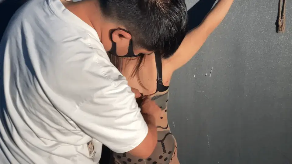 【左耳轻调】肉肉炮击下部--暴力是，各种sp工具，鞭子都被抽断，带上口球只能发出呜呜的呻吟 【左耳轻调】肉肉炮击下部--暴力是，各种sp工具，鞭子都被抽断，带上口球只能发出呜呜的呻吟。【左耳轻调】解压密码sg456 面向全国爱好者开放，本店提供绳艺捆绑模特服务，体验女绳师捆绑服务，体验长时间囚禁服务，绳艺教学培训，绳艺交流会，场地出租，专业麻绳销售，原创视频套图销售，作品私人订制，模特原味丝袜出售等，另外本店招募同好合作伙伴。微信：shangui7988(山鬼）qq:2223198915<br>
