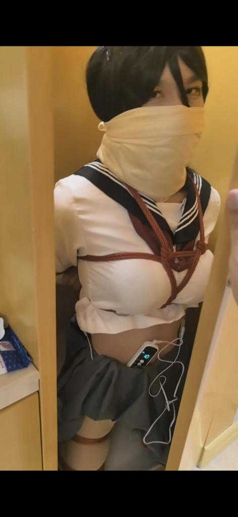 JK柜子折腿吊缚 男娘折腿吊缚，由多个短片段拼凑而成，没有太刺激的玩法，谨慎购买，谢谢～