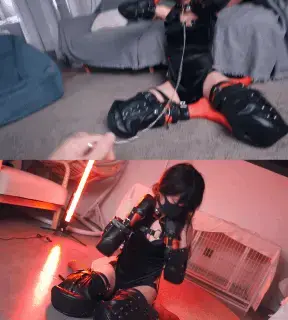 【悠米】《欠债人妻4》和被驯服的妖艳人妻玩起了K9+电棍击打+狗奴爬行+项圈+AV棒强羔+吊脖缚+对镜玩弄+跪缚+狗笼+关在笼子里学猫叫+SP 在我多次调教下，人妻这个烧货终于完全诚服于我，已经是一名非常合格的M了，这次主动请我上门调教她，这么好的机会当然不能放过，竟然是小狗就要有小狗的样子，K9绑起来，然后带上项圈，撅着屁屁溜一会，一会就想偷懒，那就上强度，用电棍电小屁屁，直接被电的惨叫，第一次用电棍，害怕的眼神和反应让我很满足，接着吊着脖子跪在地上用AV棒强羔，玩累了丢进狗笼里，然后再用电棍关在笼子里电，最后被电趴下了不停学猫叫求饶～<br><br>定拍QQ：3789676190<br>解压密码：youmi