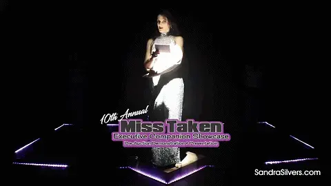 2764 Sandra Silvers Lisa Harlotte Caroline Pierce Constance Coyne &amp; Amanda Foxx Sandra Silvers Lisa Harlotte Caroline Pierce Constance Coyne and Amanda Foxx in miss-taken,an exclusive event 欧美剧情片。女士们、先生们，欢迎来到第十届年度《Miss Taken》高管同伴展示会，展示拍卖前演示和示范熟女版！现在，如果您收到这段加密视频，那么您就是我们最优秀的鉴赏家之一。那么，让我们展示今晚供您细读的内容……首先是桑德拉；这位可爱的女律师在宾夕法尼亚州费城收购，来自一家国际律师事务所，身高五英尺四英寸，拥有令人印象深刻的 36 双 D 晒黑[X_X]。她性感、曲线优美、耐久。桑德拉拥有多么美妙的特殊品质——[X_X]耐力——尤其是在束缚领域！今晚在我们的讲台上将为您呈现一场多么精彩的表演……我们的下一个成员是阿曼达（Amanda）；购于佐治亚州亚特兰大。她是一名比基尼模特，也是一名经常参加选美比赛的选手，金发碧眼，带有南方口音。快来用你的口音说点什么吧。哦……那是一些很好的堵嘴话！她身高五英尺六，拥有华丽的 34D 身材，阿曼达的特殊品质是