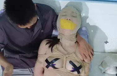 【樱束原创】《新型媚药》今天我们把刚新研制的新型媚药给草莓妹妹试药看看效果如何！那一声声的媚叫叫到心坎坎去了！玩起来也是特别的带感！ 剧情简介：<br>定拍转公映！今天我们把刚新研制的新型媚药给草莓妹妹试药看看效果如何！那一声声的媚叫叫到心坎坎去了！玩起来也是特别的带感！<br><br>樱束联系方式：QQ1565437 QQ5909437 官方邮箱：yingshuyc@gmail.com(记住邮箱回家不迷路)<br>统一解压密码：qq1565437 原老解压密码：qq2156176672<br><br>视频格式：MP4<br>分辨率：1080P<br>时长：26分钟<br>大小：1.6G
