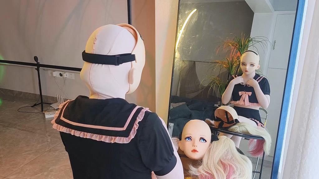 【梦的kigurumi 】洗漱台前被后入的梦~感觉太棒了 今天真是又惊又喜，~嗯~准备洗漱的时候主人还插着不舍得拔出来～<br>后入特别有操纵感，趴在洗漱台上，仿佛在骑马一样～我的臀是任主人操控的缰绳，~嗯~身体由主人恣意驰骋，共同的起伏是一次次跳跃，呻吟与低吼恍如草原上的嘶鸣～人生也许并不如意，但此时此刻我们是彼此的旷野～啊~