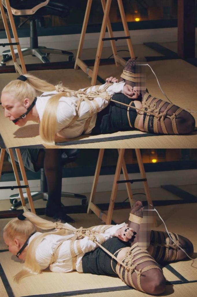 Overtime hogtie at the office: Dark Princess bound orgasm 黑暗公主是一名秘书，她决定在工作日涂指甲。当她的老板 Margout Darko 意识到这一点时，决定给黑暗公主一个惊喜，把她绑在一条非常严格的绳索上，并堵住她的嘴。然后在黑暗公主的两腿之间绑了一个魔杖振动器。所以现在黑暗公主必须在办公室加班，忍受多次捆绑[X_X]，而 Margout 则在她的办公桌上看着。Dark Princess is a secretary who decided to spend her work day painting her fingernails. When her boss Margout Darko realises that, decides to surprise Dark Princess, tie her up on a very strict hogtie and gag her. Then ties a magic wand vibrator between Dark Princess' legs. So now Dark Princess will have to stay extra hours at the office, enduring multiple bound orgasms while Margout watches from her desk.