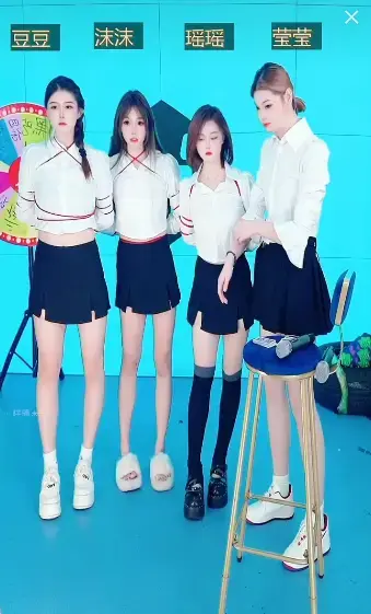 豆豆原创 四名美女主播直播间绳艺紧缚惩罚 豆豆原创 四名美女主播直播间绳艺紧缚惩罚<br>创作：豆豆原创<br>描述;豆豆原创 四名美女主播直播间绳艺紧缚惩罚,喜欢的请大家多多支持一下吧