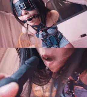 【悠米定拍】《被驯服的美艳少妇3》 穿上蓝色战袍，女主人被我单手套吊缚，用她的原味丝袜套口具戳喉，强制开腿在用AV棒棒羔潮，在用柠檬口塞齐入嘴，绑上静电胶带挣扎呕吐，海老缚收集呕吐物。 南方地区有想要约绑体验的可以加QQ：3789676190（限女生）<br><br>解压密码：youmi<br>定拍QQ：3789676190<br>