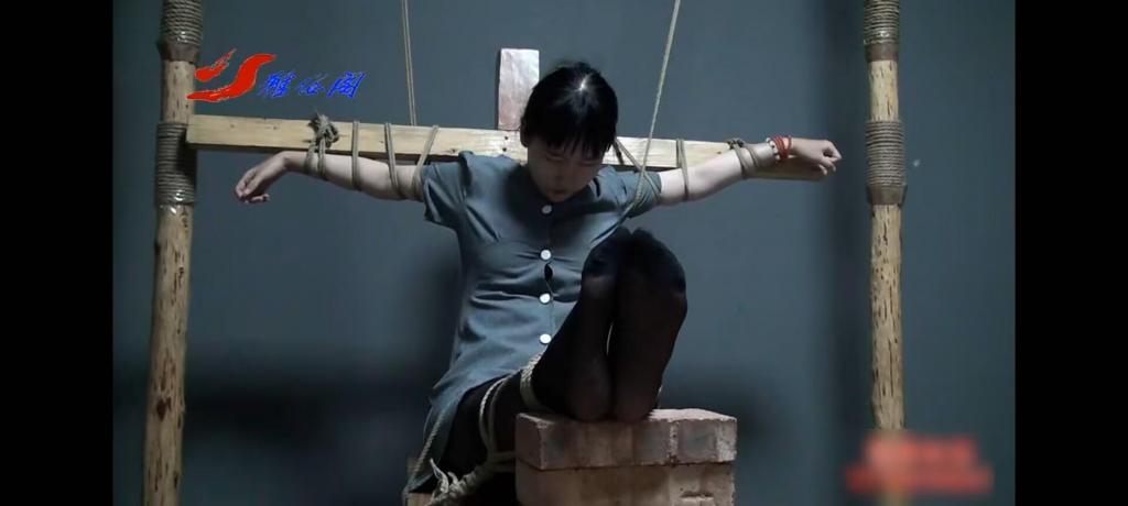 雅俗阁训练之惩罚（2024思彤） 雅俗阁工作室新照片，黑丝少妇，被折磨拷打，老虎凳酷刑，驷马捆绑，女演员表演十分投入剧情真实，非常值得欣赏