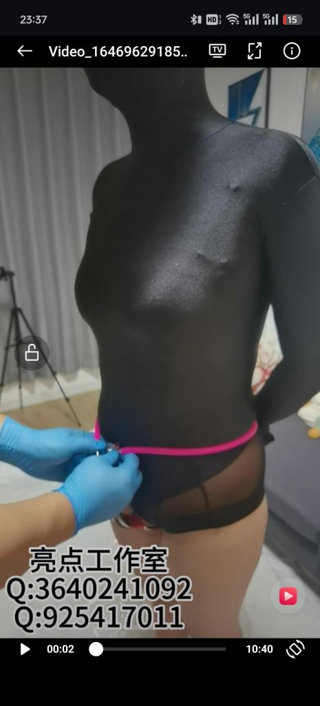 梅梅冻第一次真空窒息尝试 我们工作室唯一的小姐姐，这是她第一次尝试真空袋窒息，拍摄过程中十分紧张。