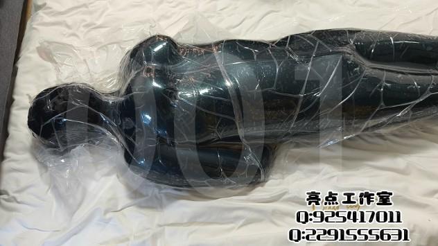 亮点工作室纪录片001-小小白极限真空袋 我们工作室的第一部作品，和小小白刚认识4-5天，就决定了未来事业的发展方向。。各种感谢就不说了。！希望大家喜欢。！