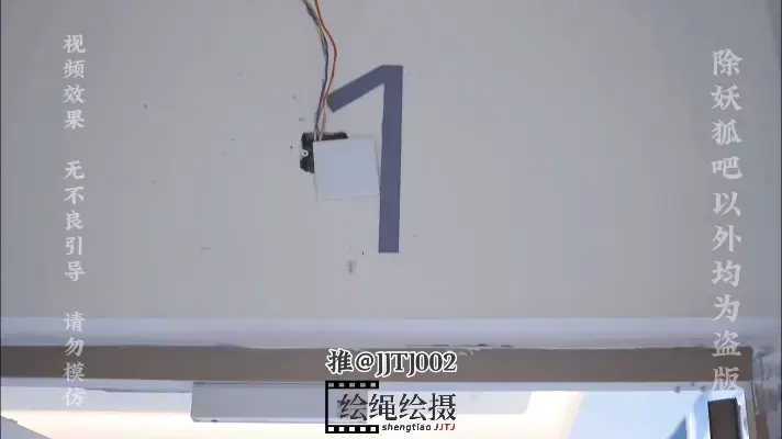 【绘绳绘摄】女大学生第一次体验被捆绑调教3 内容:把女孩五花大绑的捆起来爬个17楼（体罚），没想到体力那么好走的那么快，在10楼的时候还遇到了小区的物业（可能是物业或者保安），惊险又刺激，等物业走后继续爬到17楼，因走的太快被绑起来丢在的衣柜的底层的密闭空间接受半小时的惩罚。女大学生的捆绑调教体验结束。<br>制作:君君<br>体验者:可乐<br>出品方:绘绳绘摄<br>均为日常绳调体验记录<br>纯个人爱好体验，无不良引导，纯属娱乐，请勿模仿<br>时长:35.21<br>格式:MP4<br>分辨率:1080p<br>出品方:绘绳绘摄<br>经营:专用麻绳,绳调体验,视频定拍。<br>✅推:@JJTJ002(或站内咨询)<br>✅邮箱:JJTJ0123@gmail.com（投稿随机抽选内容）<br>绳调体验日常，用心待每一位m