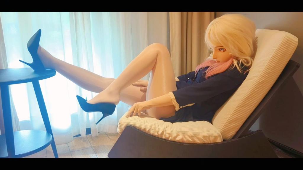 【梦梦的kigurumi】甜美气质小少妇居家和哥哥激情抽插啪啪 在家做家务刚换好衣服，哥哥就急不可耐忍不住后入了年轻的居家少妇，少妇好骚感觉来了挡不住上位骑行啪啪好刺激哟~，<br>口里吃着哥哥的大j巴，骚骚的嘴里不停发出呻吟，<br>逼里夹着大黑牛颤动，揉捏骚[X_X]浪叫听哥哥指挥~<br>【网盘文件先下载到电脑，改后缀名为zip。解压得出的文件后续名zzz修改为MP4】
