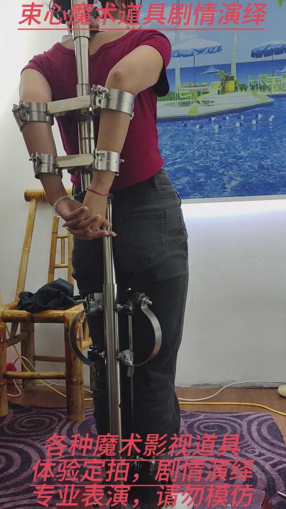 几个女生站立架游戏续集+小蝉站立架逃脱游戏上集，小合集 束心魔术道具工作室，几个女生站立架游戏下集 小蝉站立架逃脱游戏上集，小合集，唯美风格，本工作室摄影技术和剧情拍摄相对一般，无法和专业的摄影师相比，购买本工作室视频请知悉本工作室拍摄的视频短剧内容也许并不专业，本工作室各种古代道具断头台，古装捆绑剧情游戏，金属，木质道具，枷锁，金属站立枷，魔术木笼囚笼拘束架道具审xun椅，各种拷镣等魔术笼子等道具，本工作室秉持，绿色，健康，唯美，解压，为原则，可以体验定拍.            妖狐吧定拍 ，女生加入本工作室  （本工作室只收女生，只收女生，只收女生，很多男生cd问收不收的，我将不再回复！）         qq：3329311459              骗子勿扰，事多者勿扰！！！
