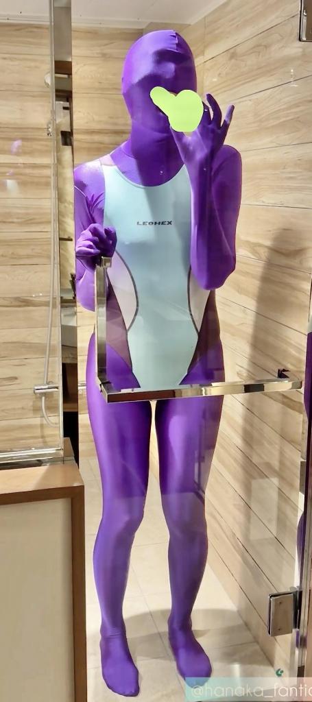 2024-11-2 【‪✿小花‪✿重ね着】②zentai mouth case 华花身穿zentai外套高叉泳衣，裆部入体遥控眺蛋，交给镜头外的玩伴遥控控制。<br>头套是带乳胶口腔夹层的，趴在厕所玻璃门上吃假丁。<br>玩伴一边遥控眺蛋强高玩弄华花，随着一波波糕潮，华花逐渐发骚上头。<br>咦？怎么一边吃丁，身体还一边抽搐颤抖起来了呢？<br><br><span style='color:#b0b0b0;'>[隐藏文字，购买后可见]</span>