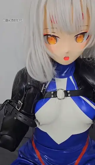 被[X_X]攻上[X_X]，娃娃像狗叫一样不断地娇喘 作者-静丰<br>当四肢完全麻木，填充物也失去了身体最后的知觉，只感觉到刺激，只意识到自己是一只在发情的母狗。因此她放纵自己，失禁喷出大量的[X_X]，翻起白眼倒下，全身像一只小狗一样发抖。填充物的内心堕落成一只狗，和外表一致，完美变成被乳胶化和宠物化的娃娃。