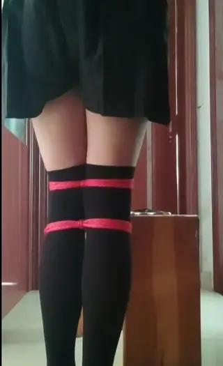 一个人的自娱自乐 为了压低价格把视频剪短了，<br>后边自己哼哼的那一段静音了，<br>因为哼哼的太难听了！<br>准备时间比较长，可惜坚持不了几分钟。。。