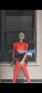 Lust：多层丝袜套头多次避孕套（预览版） 大家好！这里是Lust 这次尝试了下新买的超级大丰跨这次依然是熟悉的穿搭 欲桃面具加上黑色网纱头套加上很多层肉色丝袜套头 难以呼吸的感觉真的好奇妙 下面穿带着震动小玩具 再加上不分指手套和避孕套 然后进行多次[X_X]加上[X_X]才到达[X_X] 真的太舒服了 多层头套下已经阿黑颜了～ 欢迎大家关注Lust的x:@Dream_magicdoll 希望大家喜欢！