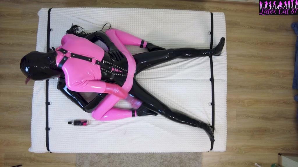 Sex in Rubber Sex with a rubber doll in full latex. Latex always acts on a rubber doll like some kind of arousal pill. The desire is not to stop, but only to pick up the pace and torment your slave. The creaking sound and smell of latex excites the mind and excites.
