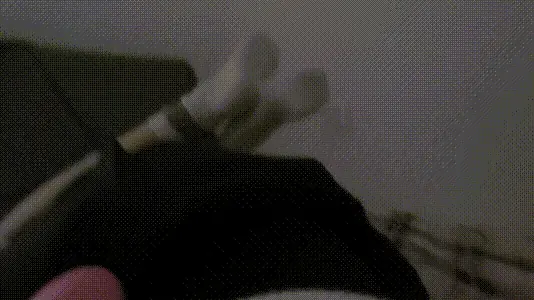 【日常叶子】第一人称的沉浸式TD床上挣扎  这次也是以沉浸感为主的一期。因为是在比较昏暗的房间里所以恍惚间让我也产生了一点身在电影场景里的感觉。最近很容易犯困又容易感觉累，前几分钟挣扎不开就已经有点乏力了，如果不是有td的存在我真想就这样睡一觉。不那么喜欢td就是因为有了它基本上就是没有办法不挣扎。<br>两分多钟以后是上td的<br>想要更多支持叶子的话可以加入赞助计划哦，会有每期动图精选的小福利。服装赞助还是先搁置一下哦，还没怎么感觉到休息就又到事多的年末了...不过还是要保持积极一点的心态！感谢每一位支持叶子的小伙伴，要一直开心~