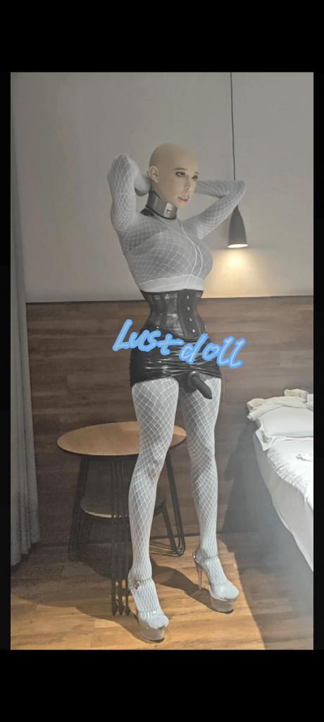 Lust：网袜白丝丝袜全包ol装扮 这次lust收到一个定拍 要求lust模仿下nyloncherry的装扮 所以这次借鉴了下网袜白丝加上马油白丝的丝袜全包 加上ol套装 束腰 欲桃面具 防水台高跟鞋 看视频可以听到粗重的呼吸声 是因为最里面带了一个开鼻子微孔的乳胶头套 带太多层啦 看不见也超级难呼吸 开动玩具之后 真的超级舒服呢 最后避孕[X_X]头 在话筒下很快就[X_X]了~ 欢迎大家关注lust的x：@Dream_magicdoll 感谢大家的支持！