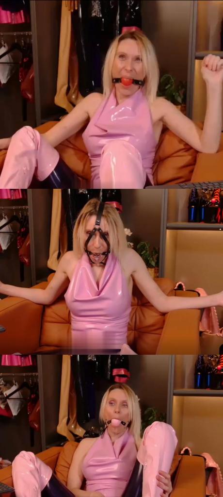 lacie_le_beauty_2024-11-13_18-25 创作：Latex lacie<br>Latex lacie 11月13日部分直播录像 炮击回归<br>Lacie穿着防水台粉色过膝漆皮长靴，先把红色口球戴上，后发现不合适又换上粉色口球，口水四溢，接着又拿出了银色口球绑带封脸，其中口水泡沫不断向外溢出<br>全程棒棒的炮击体验，叫声不断<br>喜欢乳胶和捆绑的朋友别错过了，以后会陆续更新相关内容，希望大家多多支持