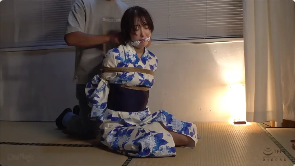 S叔父と打擲マゾ姪 禁断の美麗尻弄虐 番号:<span style='color:#b0b0b0;'>[隐藏文字，购买后可见]</span><br>发行日期:2024-12-10<br>导演:川村慎一  <br>制作商:シネマジック  <br>发行商:collect  <br>类别:SM 单体作品 绳缚 屁股 虐打	<br>演员:咲野瑞希 <br>剧情：女白领被堵嘴紧缚调教凌辱！