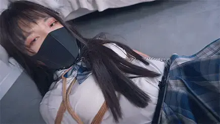 【丝米】《圈养调教男娘小叶2》主人命令小叶去拿牛奶，脚被锁链锁着，只能慢慢挪着过去，因为花的时间太长，被主人单腿吊缚起来，不解气把[X_X]放在裆部调到最大放置折磨，而后固定在吊篮用棒棒玩弄 剧情简介：<br>主人命令小叶去拿牛奶，脚被锁链锁着，只能慢慢挪着过去，因为花的时间太长，被主人单腿吊缚起来，不解气把[X_X]放在裆部调到最大放置折磨，而后固定在吊篮用棒棒玩弄<br>————————————————————————————————————<br>定拍服务QQ号：984353792<br>—————————————————————————————————————<br>解压密码：simi<br>压缩文件后，改后缀为MP4