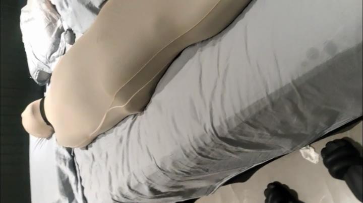 三层zentai，多层全包，鞭打至喷射 狗M外地过来表示挑战几天几夜的调教，那么带上贞操锁，穿上3层zentai，插上尿袋，开始全包，结果只玩了一会，把这条狗竟然打射了，那么就先这样睡吧。等到明天让这只狗M 体验一下本大人的厉害。解压密码654789