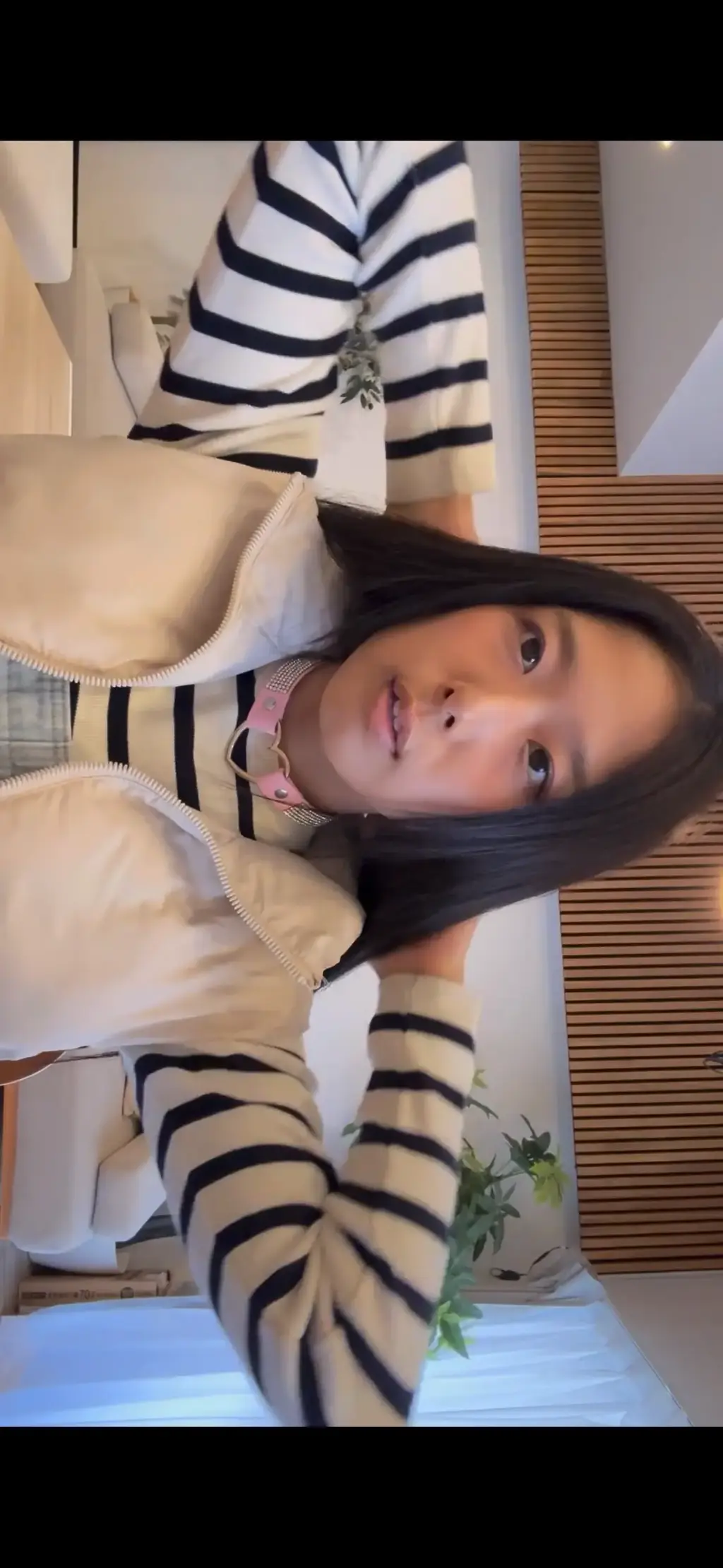 鼻フック散歩 前乃菜々 个人自购，前乃菜々的会员订阅视频，无露点，散步，算是全年龄露出？<br>鼻フックフェチさん必見?<br><br>鼻フックつけたまま<br>都内の某所（めちゃくちゃ人通り多い）を<br>歩いてみました・・・?❤️<br><br>めちゃくちゃみられてた・・・笑