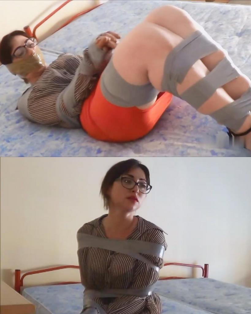 The confessions of the cleverest secretary in the world (Part 1) 性感秘书 Ammalia 不仅仅是一位美丽的女孩。她穿着性感的服装向我们解释她如何在短时间内成为最好的秘书；她谈到了她在多次抢劫中的经历，并带有古怪的“闪回”，我们将在她的热辣冒险中一探究竟，也许还会知道她的大秘密，为什么窃贼、恶棍、间谍从来没有发现过她隐藏得如此之好的特殊“微芯片”，最重要的是她把它藏在哪里？也许经过一番挣扎，我们就会知道真相。Sexy secretary Ammalia, is not a gorgeous girl only. She explain us, in a hot outfit, how she became the best secretary in few time; talking about her experiences during a lot of robberies with kinky "flashback" we are going to break through in her hot adventures and maybe knowing her great secret, why burglars, villains, spies never found the special "micro-chip" that she hides so well and above all where does she hide it? Maybe struggle by struggle we are gonna to know the truth..