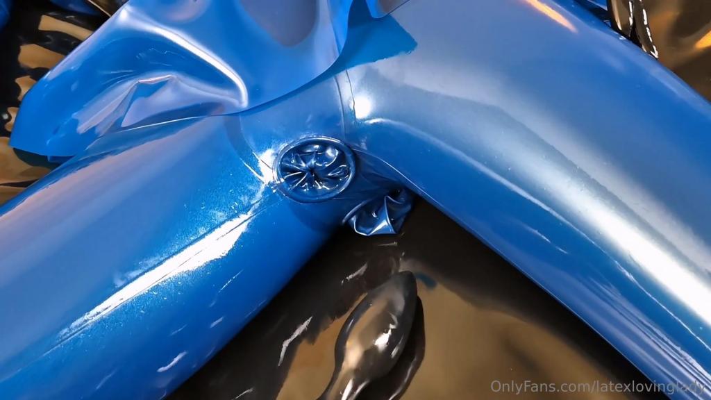 Anal-only play with buttplug and cock Anal-only play with buttplug and cock<br>I dressed up in full latex as usual, and gave my rear a good pounding as usual!