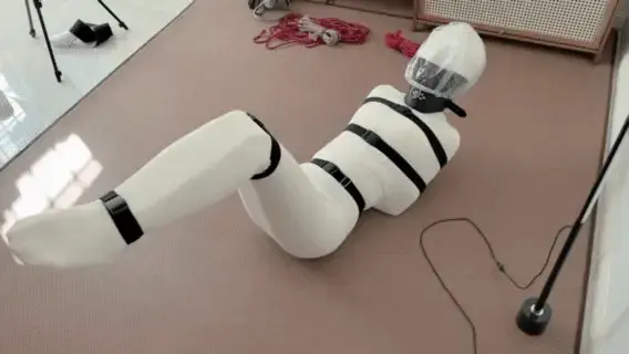 【呼控游戏+极致包裹全包】小美女全包包裹得严严实实的，翻滚挣扎，配合着breathplay游戏简直不要太好玩。 全程挣扎 呼控游戏。<br>1⃣️这一款加厚超弹力全包衣，极致包裹柔软贴服，穿脱方便，可重复使用。<br>2⃣️商品已在淘宝店：【绳迹之域SmMark】上线,打开淘宝搜索店铺名称，选择店铺第一个就是。<br>3⃣️友情提示：breathplay游戏必须在有经验的其他人帮助下玩耍，切勿自己一个人玩，玩伴一定要对你的情况密切关注，谨防意外发生，适可而止才是游戏的正确打开方式。<br>【呼控游戏 极致包裹全包】小美女全包包裹得严严实实的，翻滚挣扎，配合着breathplay游戏简直不要太好玩。