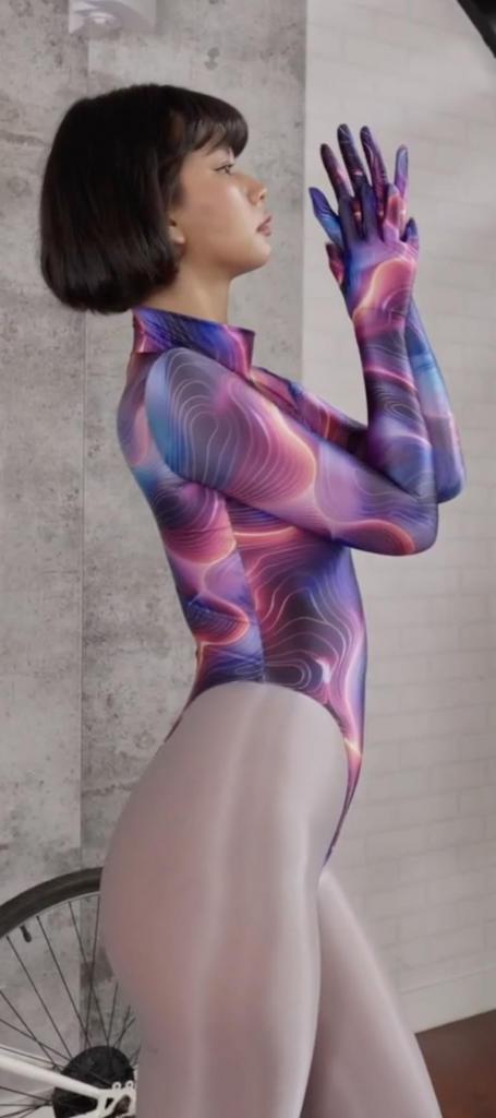 2024-11-28 Rei in Cybergeisha Leotard 又攒了半年的Hiro Gato系列，让大家久等了，这几天集中更一下。<br>期间会刷屏，给大家造成的不便请谅解。<br><br>宝藏写真系列，专拍 zentai   体操服   丝袜。<br>衣服材质棒，拍摄的手法干净清爽，出镜的女孩们都超级赞。<br>赏心悦目的同时，又可以当成L管神片来用。<br>整个系列很具有收藏意义，欢迎大家挑喜欢的冲起。<br><br><br>说明：<br>这个系列的视频，是网站加密嵌入式的，搞起来费时费力。<br>每部固定两钻收个辛苦钱，基本上也就回个本。<br>还请大家多多理解，多多支持。