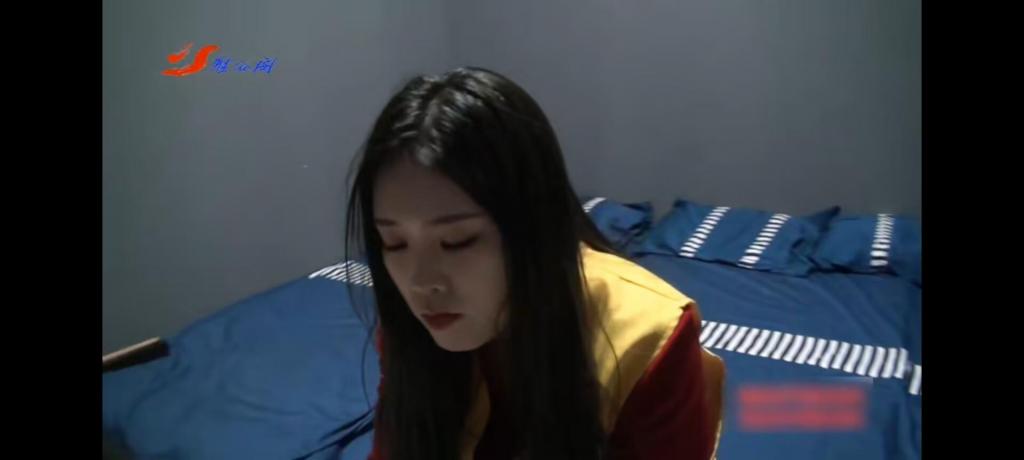 雅俗阁新·毒殇2024 雅俗阁新作品，女毒枭毒品犯罪，美女女犯被捆绑押送，，审问关押加脚镣，被处以极刑，正国法，受到严厉的惩罚