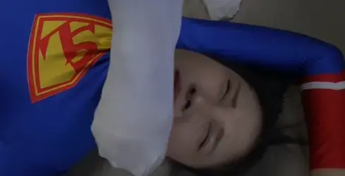 女超vs白羽 作品解压码；202412 之前答应给大家10分钟福利，也请别传播，女超人vs白衣女侠，原版是有四部曲的但是属于精品定制，这个10分钟当福利送给大家然后就是，希望大家新年快乐吧，马上到来了，剧情是二女战斗，女超人开始处于优势，但是被白衣女侠用手段制服，开始了折磨和侮辱，女超人等待机会反击，这里面包含；虐臀，虐腿，脚，白眼，等等，下面是感谢<br>感谢大家的支持，明年作品会更加精彩和提高剧情还有质量，明年会主打一个红色女奥特曼系列希望大家喜欢<br>希望同好和支持正版的兄弟们，或者喜欢女超，神奇女侠，女奥特曼可以留言或者QQ我3807117055<br>感谢妖狐吧，还有就是二手贩子永远别想得到谅解，打击盗版