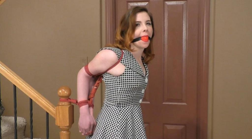 is-bts823 Daisy Daniels A BTS video that shows Daisy's flexibility - plus us having a little fun with the new girl :-)<br>Maybe we shouldn't tease new models like this ... one of them might take us seriously!  