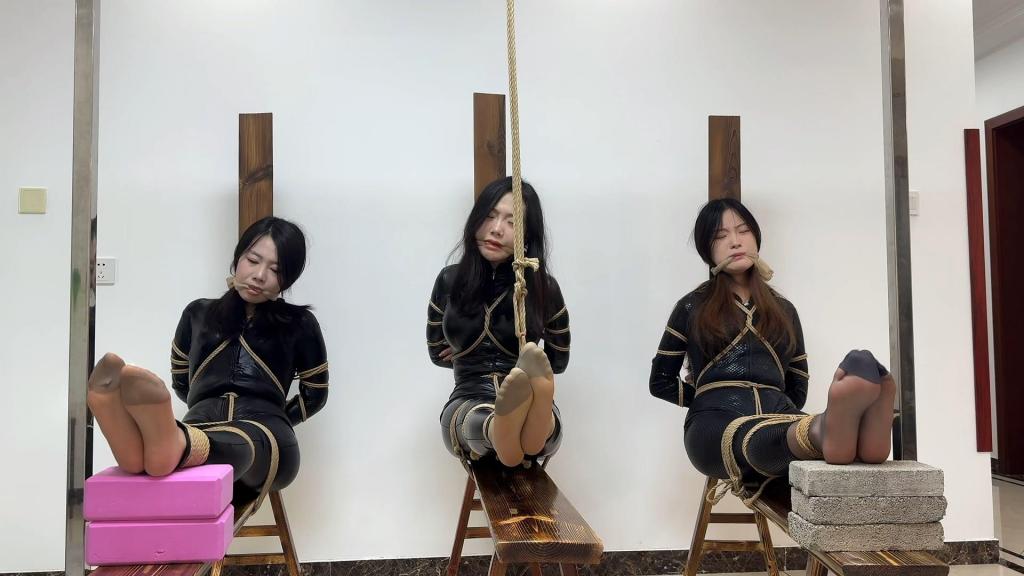 金宝定制作品：失败的三人特别行动组 金宝工作室定拍，工作室拍摄认真，态度负责，沟通顺畅，模特表演投入，定拍联系方式：3766687640<br><span style='color:#b0b0b0;'>[隐藏文字，购买后可见]</span><br>片名：失败的三人特别行动组<br><br>片长：00:31:09