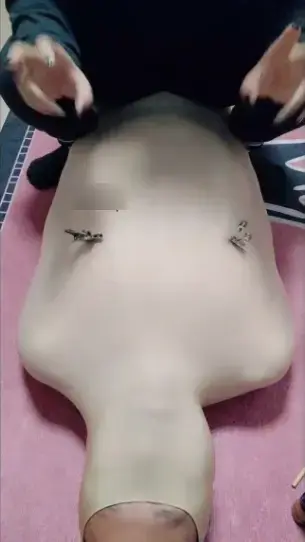 【东莞心魔】戒尺虐打/虐乳/丝袜全包 【东莞心魔】戒尺虐打/虐乳/丝袜全包<br>创作：【东莞心魔】<br>描述：【东莞心魔】戒尺虐打/虐乳/丝袜全包，喜欢的请大家多多支持一下吧