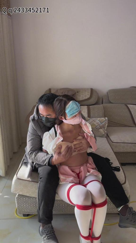 粉丝剧本，惩罚女卧底 C市贩毒团伙盘踞很久，为了彻底铲除该团伙，上面派出女孩做卧底，女孩卧底身份暴露，被贩毒人员残忍对待，情节日式捆绑，股绳，丝袜堵嘴，蒙眼，鞭打，揉胸，震动强高，精彩不容错过，另工作室接受订拍业务，出售原味，不定期举行绳艺活动，欢迎全世界男女小伙伴参加体验，QQ2433452171
