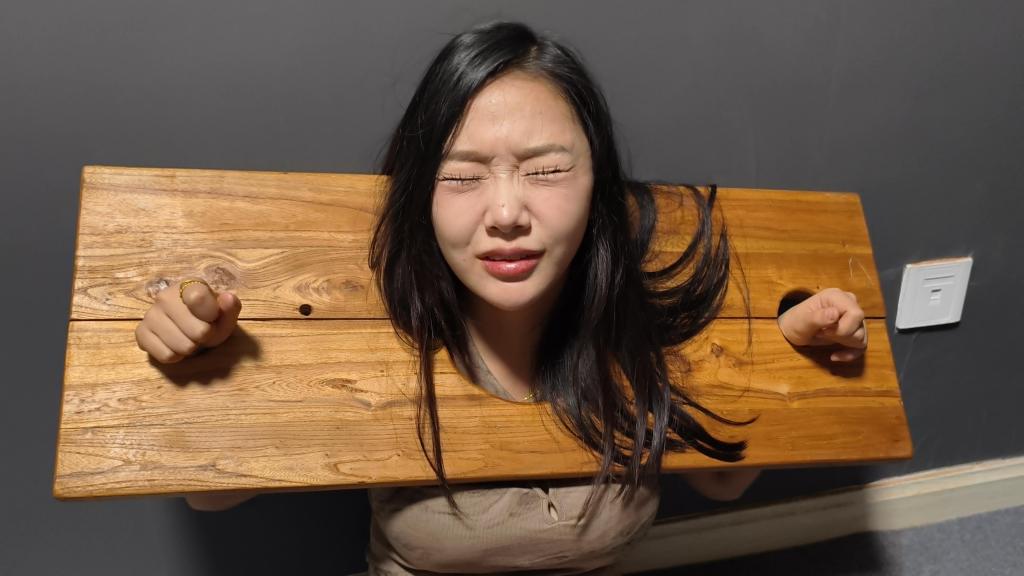 【鑫鑫工作室】中篇 三位女模特倾情演绎，女学生被特务抓住逼问情报下落，在各种KB,YK,鞭打，老虎凳下，仍不肯招供，她能等到同伴来救她吗？同伴能安全离开吗？ 【鑫鑫工作室】中篇 三位女模特倾情演绎，女学生被特务抓住逼问情报下落，在各种KB,YK,鞭打，老虎凳下，仍不肯招供，她能等到同伴来救她吗？同伴能安全离开吗？精彩不断，定拍联系QQ:3651574526