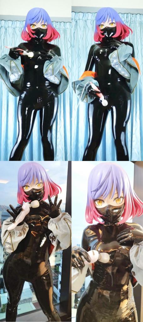 新しいマスク(LUNA) 超级美超级性感的胶衣LUNA，分别在窗帘后、落地窗前，镜子前。<br>先是搔首弄姿，随后用快乐棒强高自嗨。<br><br><span style='color:#b0b0b0;'>[隐藏文字，购买后可见]</span>